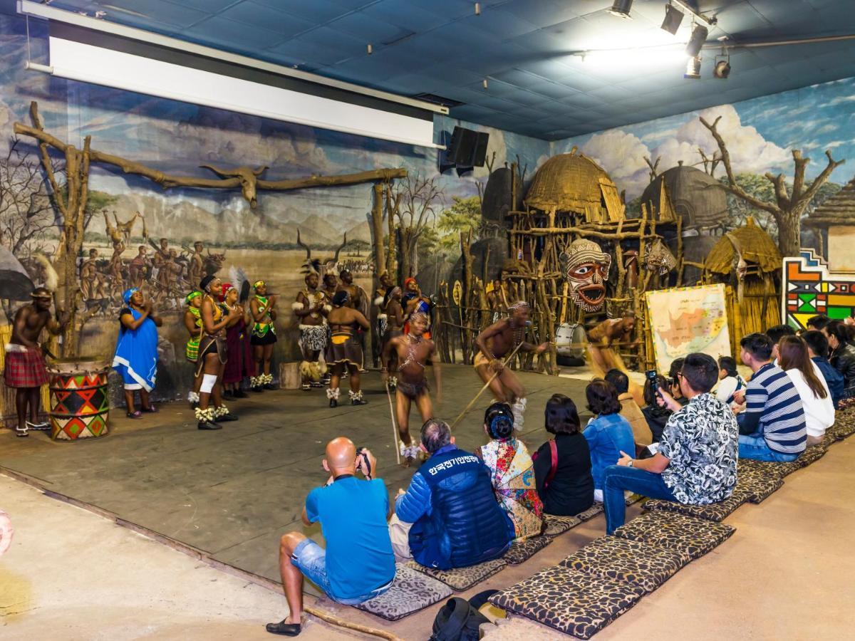 Aha Lesedi African Lodge & Cultural Village Broederstroom 외부 사진
